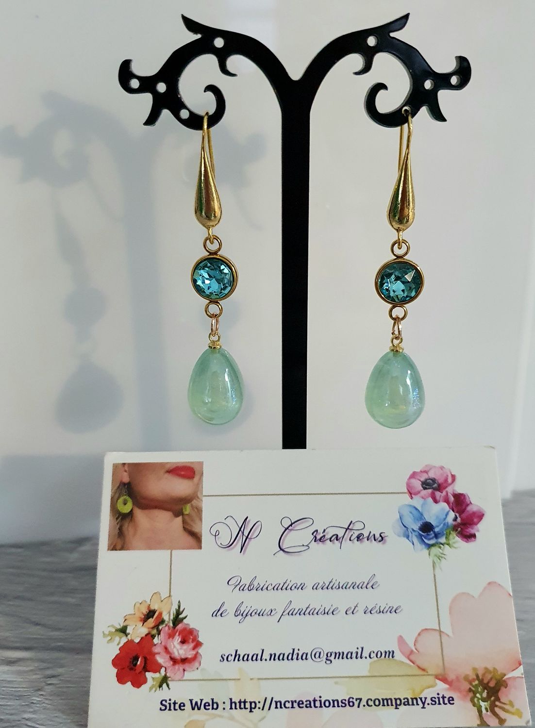💧Boucles d&#39;oreilles gouttes et cristal bleu azur. Rafinées, élégantes et ultra féminines 💄 Création artisanale. Exemplaire unique.