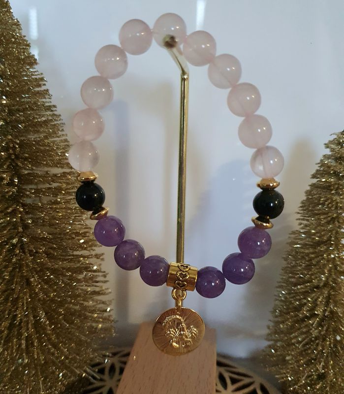 🌟 COLLECTION BRACELETS ASTRO 🌟 ♏️ SCORPION ♏️ Bracelet mixte extensible en QUARTZ ROSE/AMÉTHYSTE/OBSIDIENNE DORÉE Médaillon SCORPION doré à l'or fin 24K Premium.