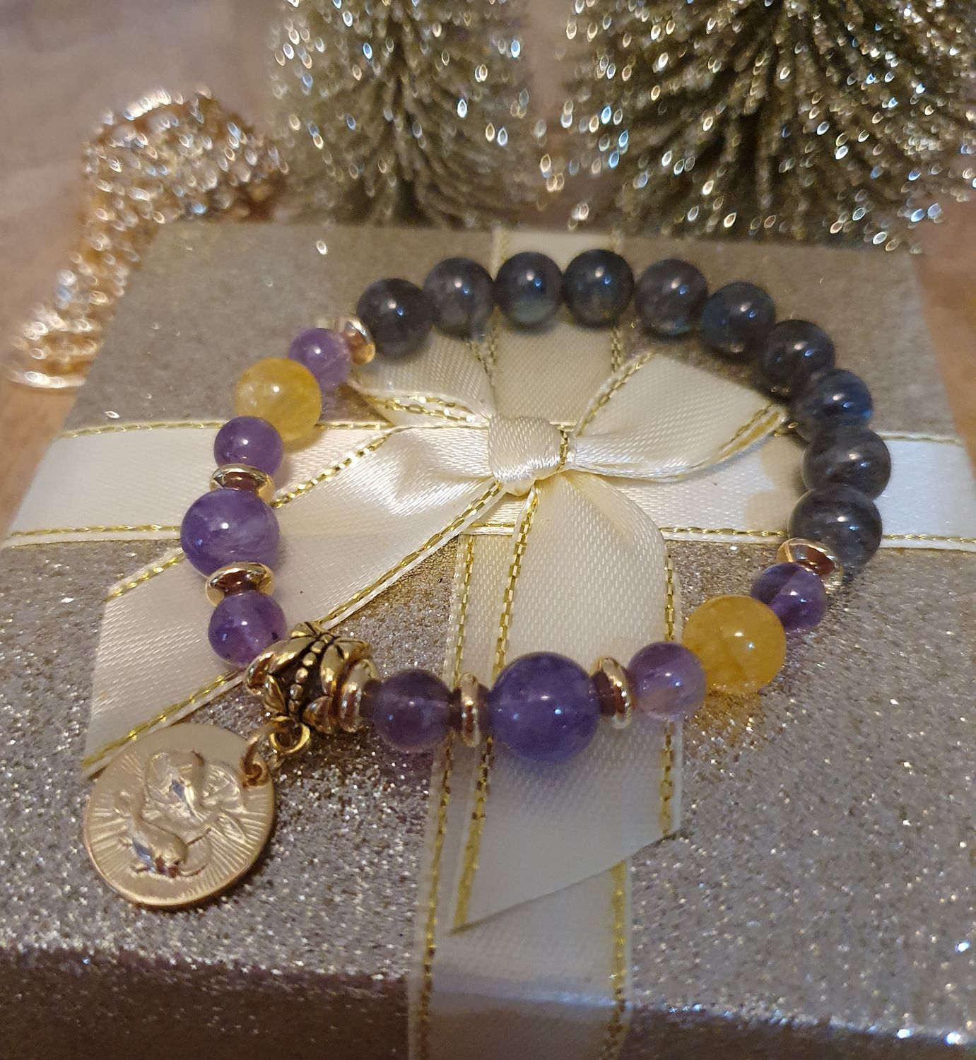 🌟 COLLECTION BRACELETS ASTRO 🌟 ♓️ POISSON ♓️ Bracelet mixte extensible en LABRADORITE/AMÉTHYSTE/CITRINE Médaillon doré à l&#39;or fin 24K Premium