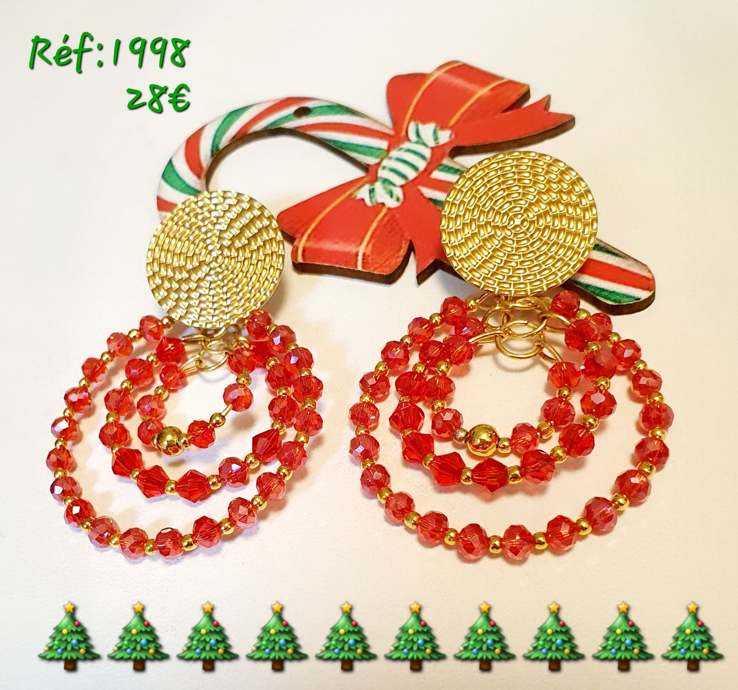 🎄✨️ COLLECTION BIJOUX DE FÊTES 🎉 ROUGE/OR. Superbes triples créoles dorées et cristal rouge rubis 💖 Pour briller de mille feux 🌟🌟🌟 Création artisanale.