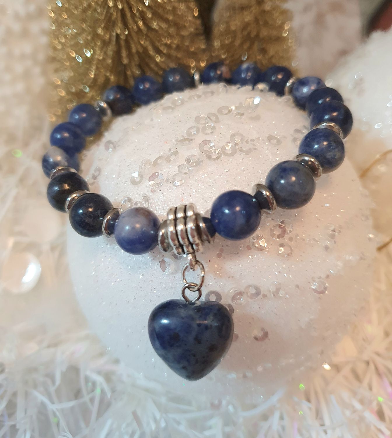 🙏 AIDE AU SOMMEIL/LOGIQUE/CRÉATIVITÉ 🙏 SODALITE 🙏 Bracelet extensible T.18,5cm (Personnalisable) Pendentif cœur 💙 en SODALITE. Fait main.