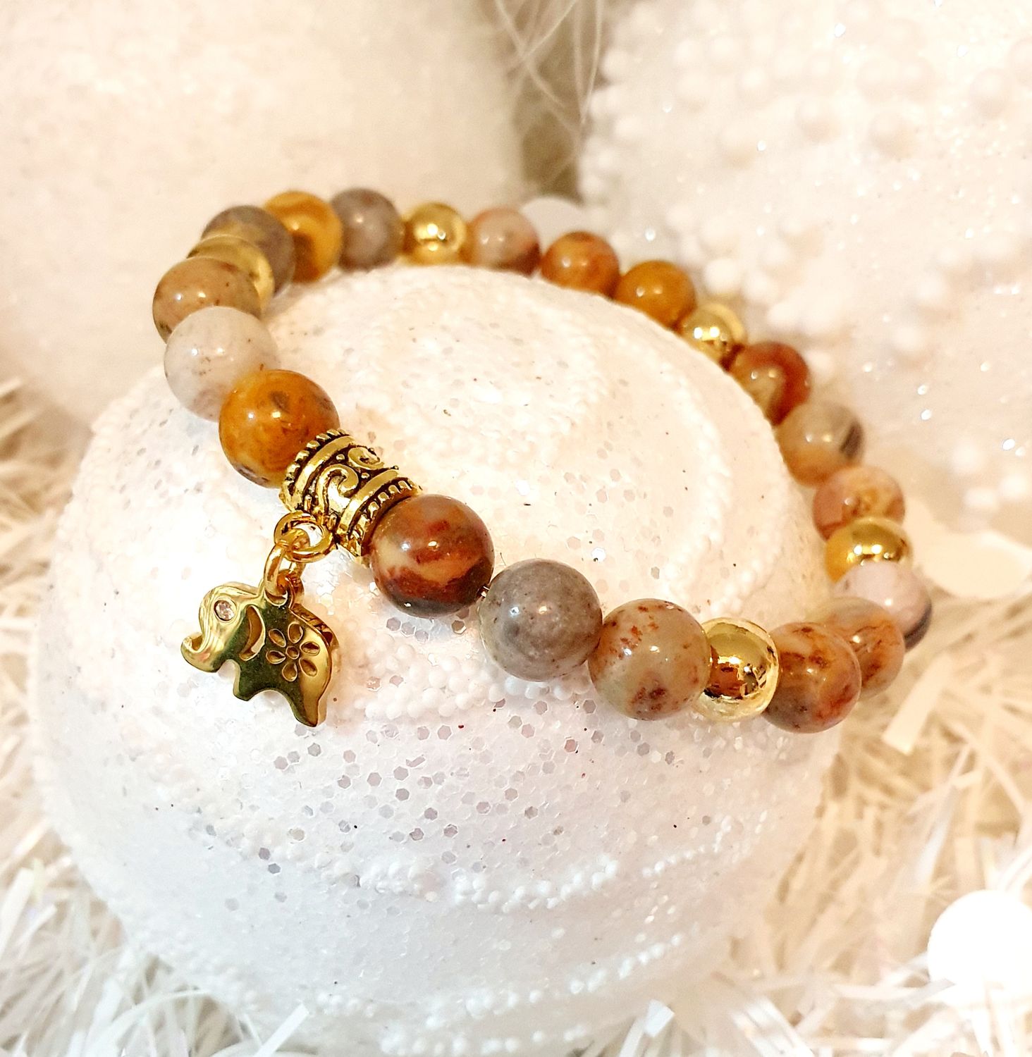 🙏 BIENVEILLANCE/APAISEMENT/CONTRÔLE DES PHOBIES🙏 AGATE CRAZY DENTELLES 🙏 Bracelet extensible T.19cm (Personnalisable) Pendentif éléphant doré et strass. Fait main.