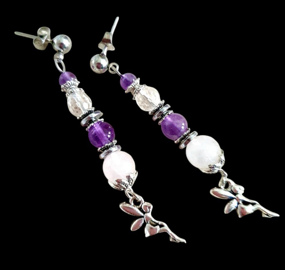 🧚‍♀️ Boucles d&#39;oreilles  petites fées 🧚‍♀️ Perles en véritables AMÉTHYSTE/QUARTZ ROSE/CRISTAL DE ROCHE. Création artisanale. Exemplaire unique.