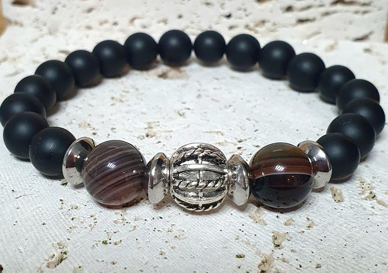 🙏CONFIANCE EN SOI/MOTIVATION/ENDURANCE 🙏 Bracelet extensible mixte Taille 19,5cm personnalisable. Perles en ONYX NOIR MAT et SARDONYX. Perle cage en acier inoxydable. Création artisanale.