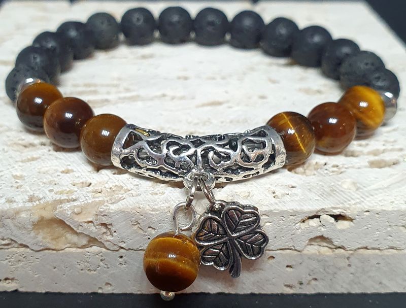 🙏 VITALITÉ/PROTECTION/CONFIANCE EN SOI 🙏 Bracelet ext. mixte T.19,5cm personnalisable. Perles en PIERRE DE LAVE et ŒIL DE TIGRE 🐯 Bélière tibétaine courbe. Breloque trèfle 🍀 Création artisanale