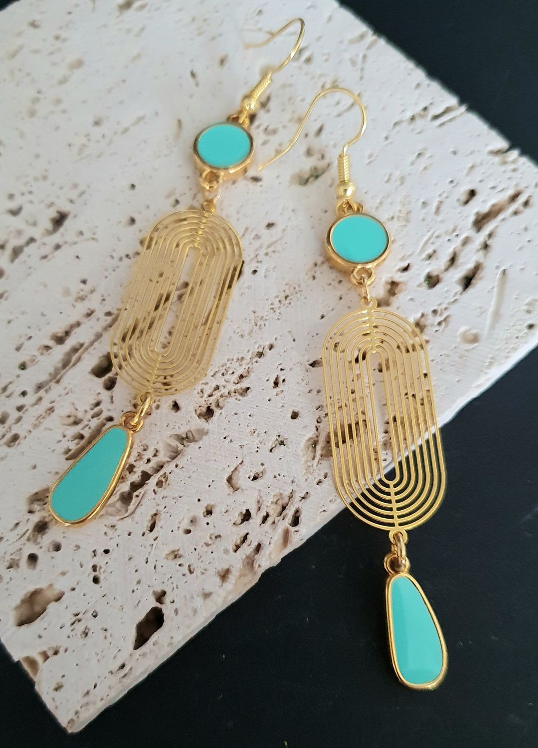🤩 Boucles d&#39;oreilles dorées et pendentifs en émail turquoise. Très élégantes et ultra légères à porter. Création artisanale. Exemplaire unique.
