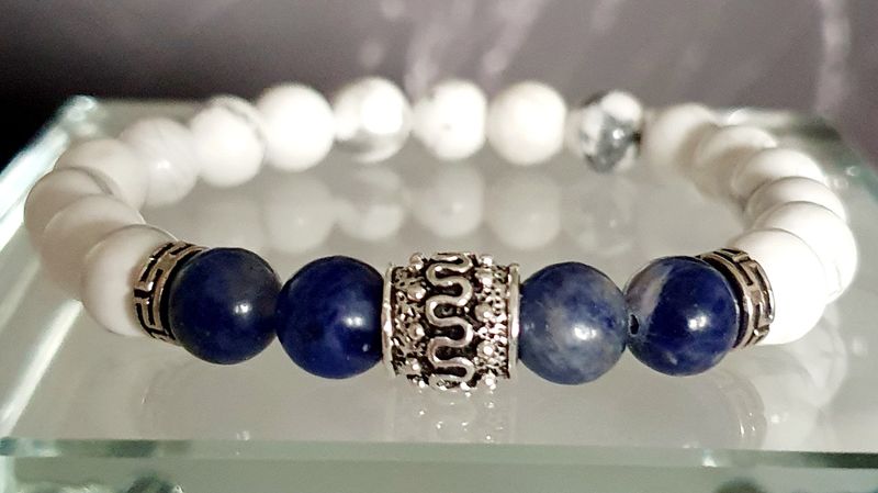 🙏 ANTI-STRESS/ÉPANOUISSEMENT/VITALITÉ 🙏 Bracelet extensible Homme/Mixte T.19cm (Personnalisable) Perles 8mm en HOWLITE et SODALITE. Création artisanale.