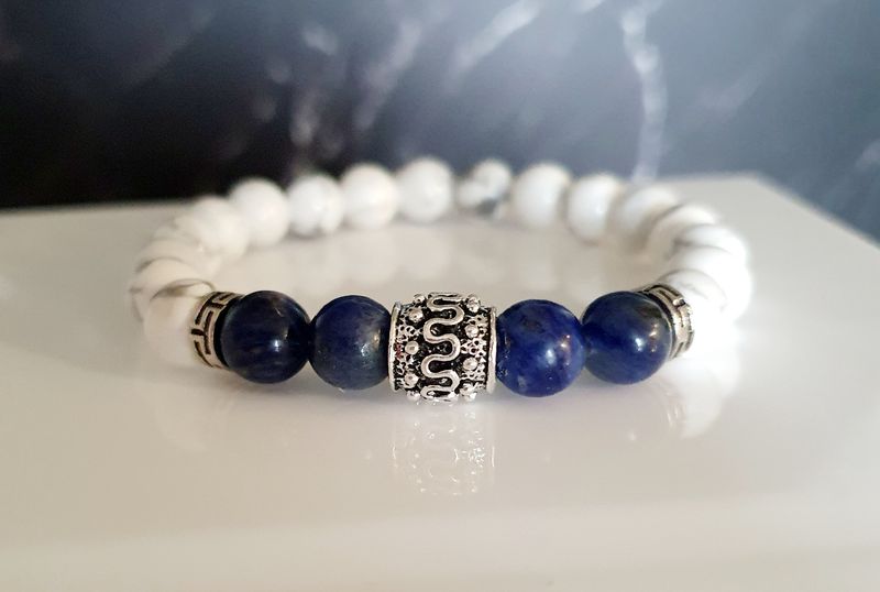 🙏 ANTI-STRESS/ÉPANOUISSEMENT/VITALITÉ 🙏 Bracelet extensible Homme/Mixte T.19cm (Personnalisable) Perles 8mm en HOWLITE et SODALITE. Création artisanale.
