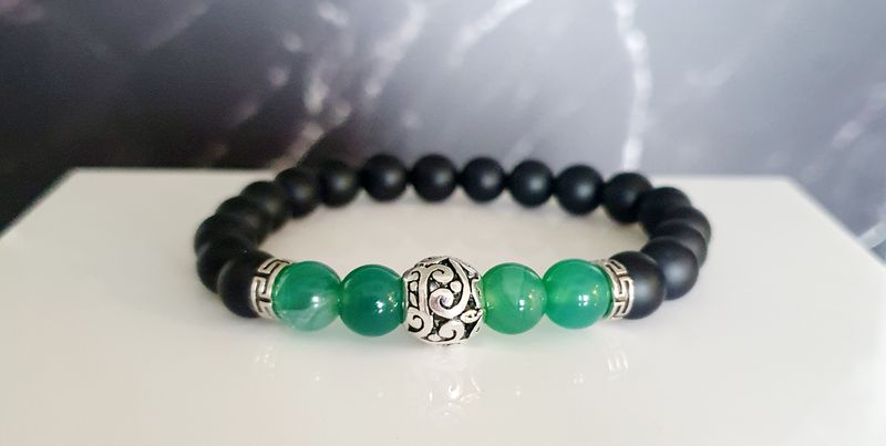 🙏 BIEN-ÊTRE/CHANCE/ANTI-STRESS 🙏 Bracelet extensible Homme/Mixte T.19cm (Personnalisable) Perles 8mm en AGATE VERTE 🟢 et ONYX NOIR MAT ⚫️ Création artisanale.