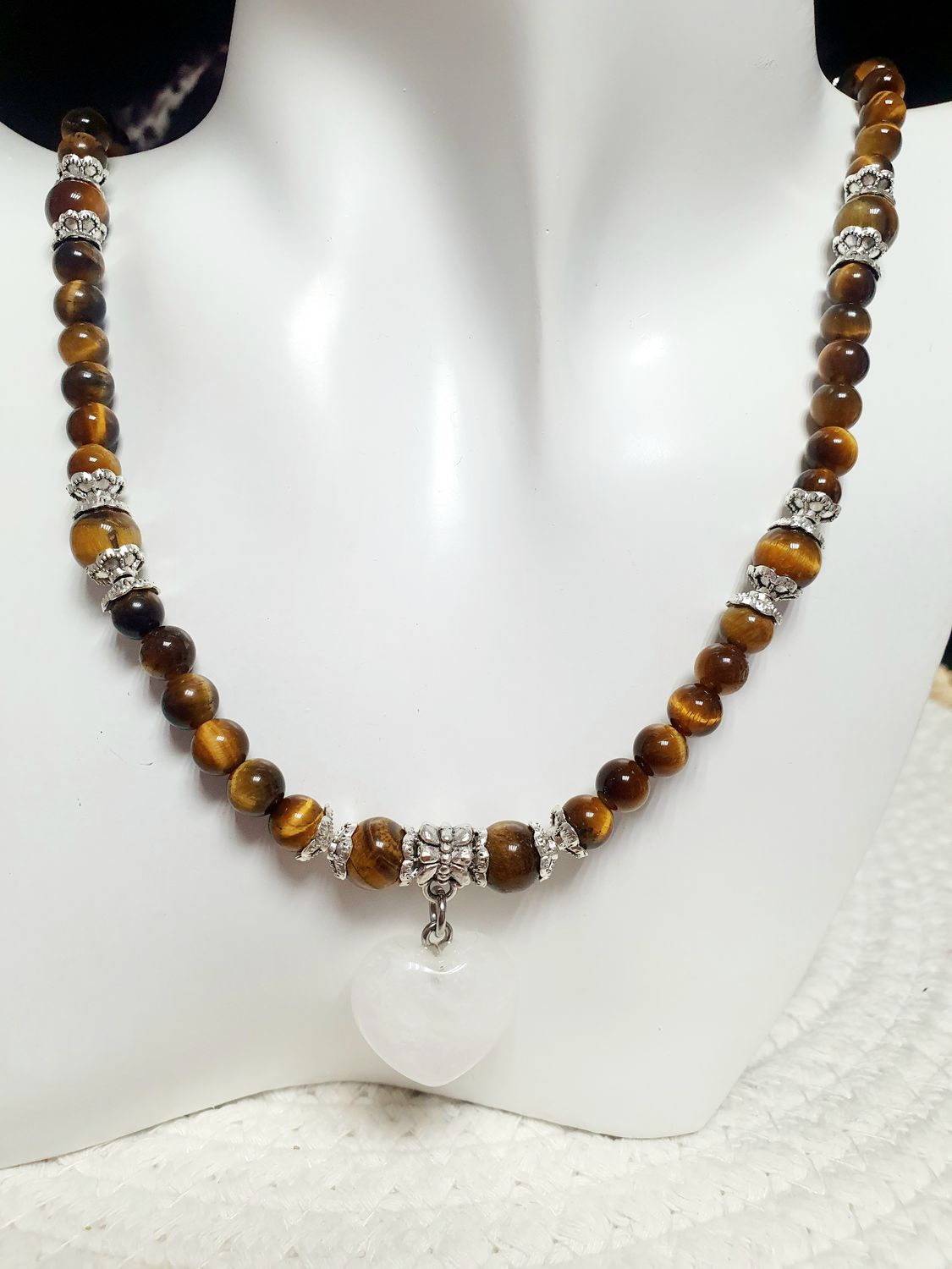 🙏 RÉCONFORT/COURAGE/PROTECTION 🙏 Magnifique collier extensible 58cm facile à enfiler. Perles en véritable OEIL DE TIGRE  🐅 Coeur en CRISTAL DE ROCHE. ( Boucles d&#39;oreilles et bracelet disponibles)