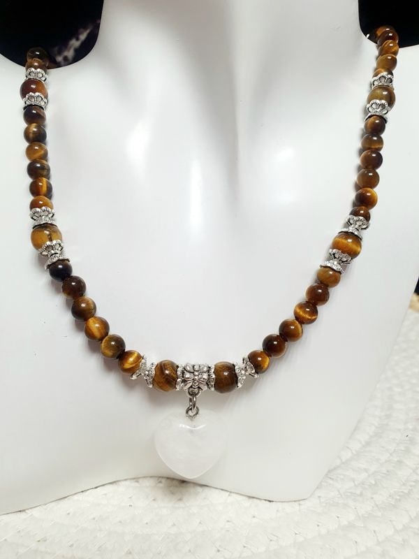 🙏 RÉCONFORT/COURAGE/PROTECTION 🙏 Magnifique collier extensible 58cm facile à enfiler. Perles en véritable OEIL DE TIGRE  🐅 Coeur en CRISTAL DE ROCHE. ( Boucles d&#39;oreilles et bracelet disponibles)