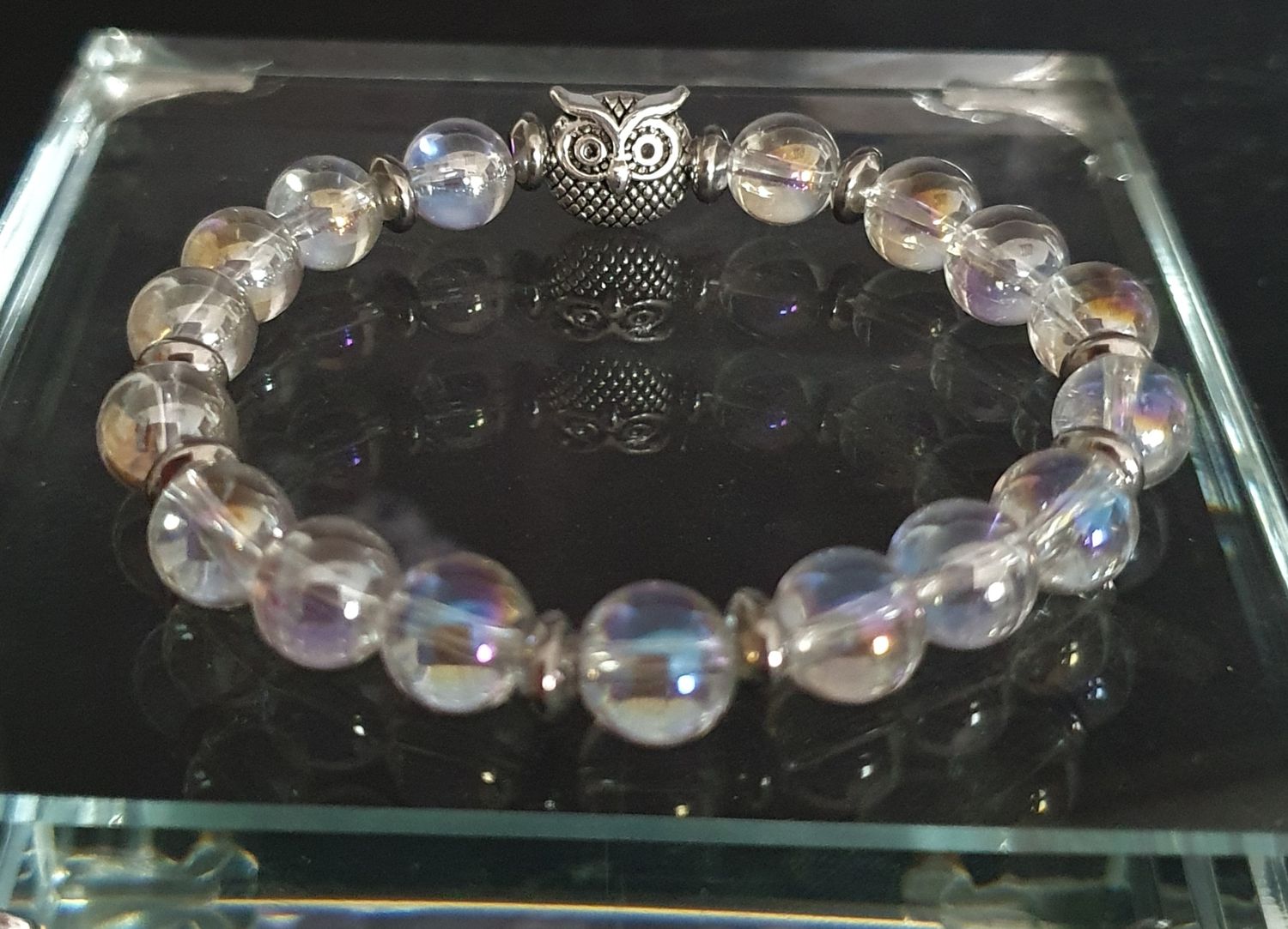 💦 AQUA AURA 💦 Magnifique bracelet extensible T.standard 18cm (Personnalisable) Perles Aqua Aura aux jolis reflets de bulles de savon. Perle hibou🦉 Collier assorti réf:2113 disponible. Voir photo 📷