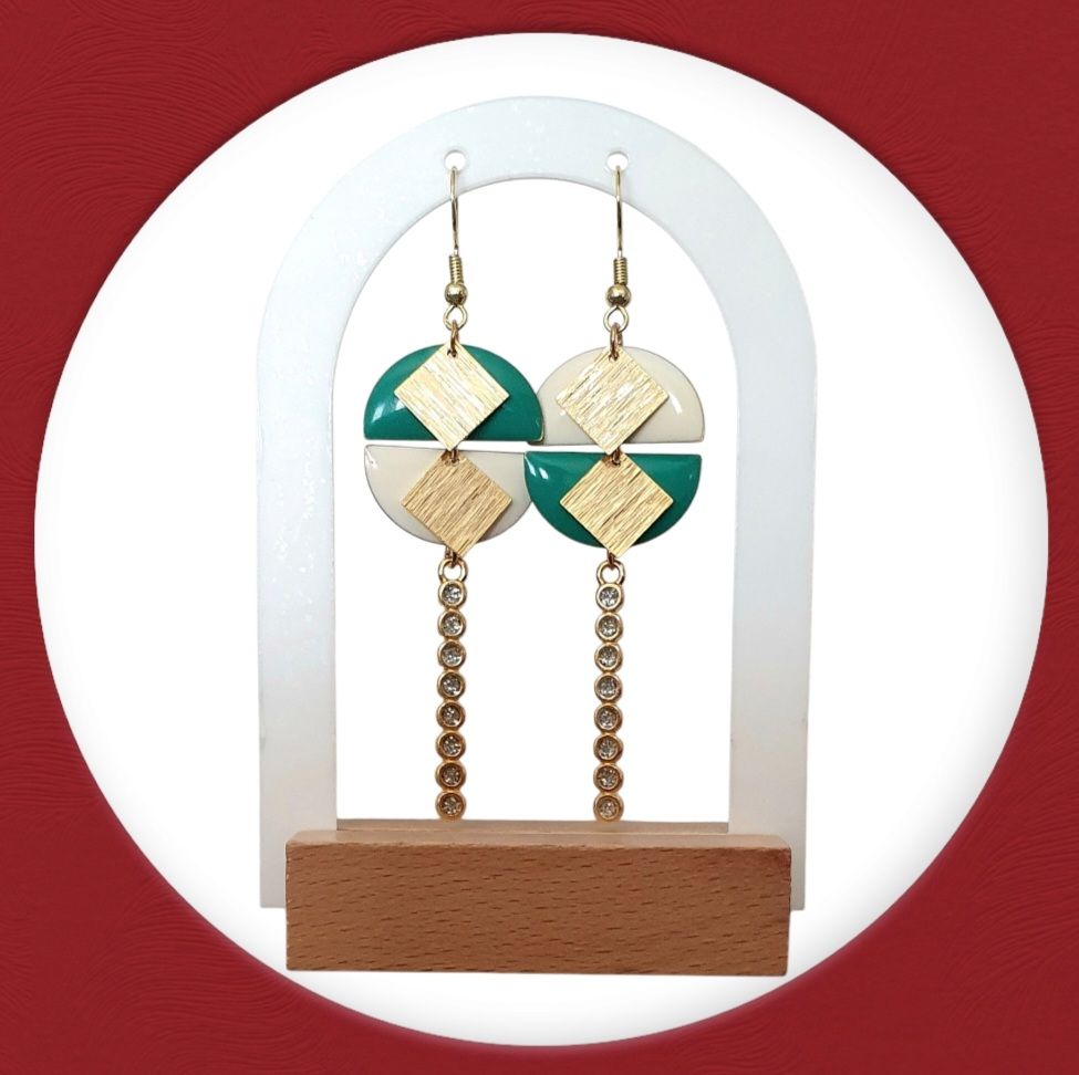 🇯🇵 Japonisantes 🇯🇵 Ravissantes boucles d&#39;oreilles dorées à l&#39;or fin 24K Premium. Sequins inversés demie-lunes émail blanc et vert émeraude. Création artisanale. Exemplaire unique.