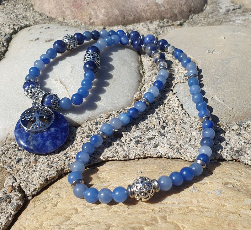 💙 AVENTURINE BLEUE/SODALITE /CRISTAL DE ROCHE 💙 Superbe sautoir 58cm en pierres naturelles Extensible sans fermoir. Facile à enfiler. Vertus 🙏APAISEMENT/DÉTENTE/CONFIANCE EN SOI🙏 Fait main.