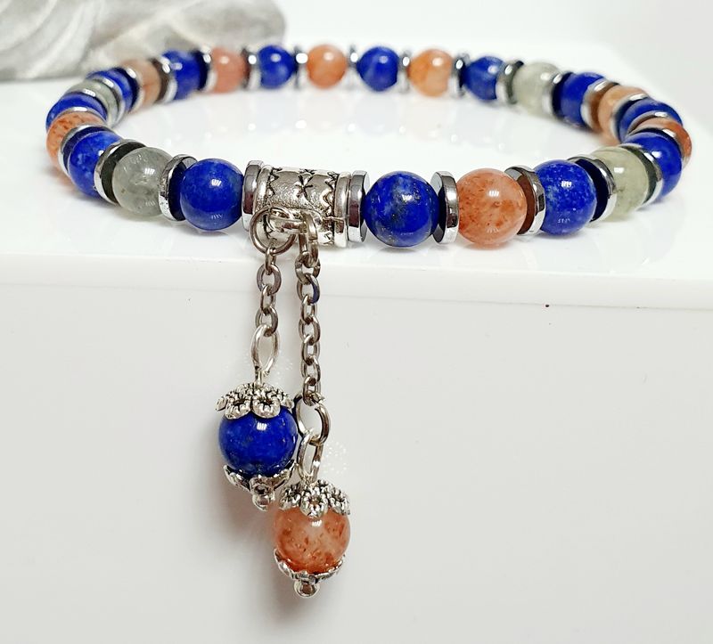 🙏 AIDE ALLERGIES SAISONNIÈRES 🙏 Très beau bracelet extensible Taille 19cm (personnalisable) Perles naturelles en 💙 LAPIS-LAZULI/PIERRE DE SOLEIL 🌞 Fait main. Exemplaire unique