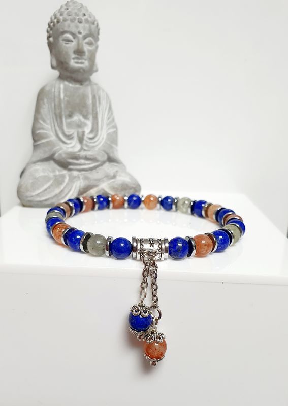 🙏 AIDE ALLERGIES SAISONNIÈRES 🙏 Très beau bracelet extensible Taille 19cm (personnalisable) Perles naturelles en 💙 LAPIS-LAZULI/PIERRE DE SOLEIL 🌞 Fait main. Exemplaire unique