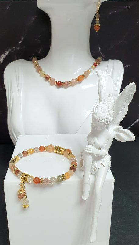🙏 QUARTZ RUTILE 🙏 Magnifique tour de cou 40cm. Perles en véritable Quartz rutile grade 5A de haute qualité. CRÉATIVITÉ/VOLONTÉ/ÉNERGIE POSITIVE Fait main. Modèle unique.