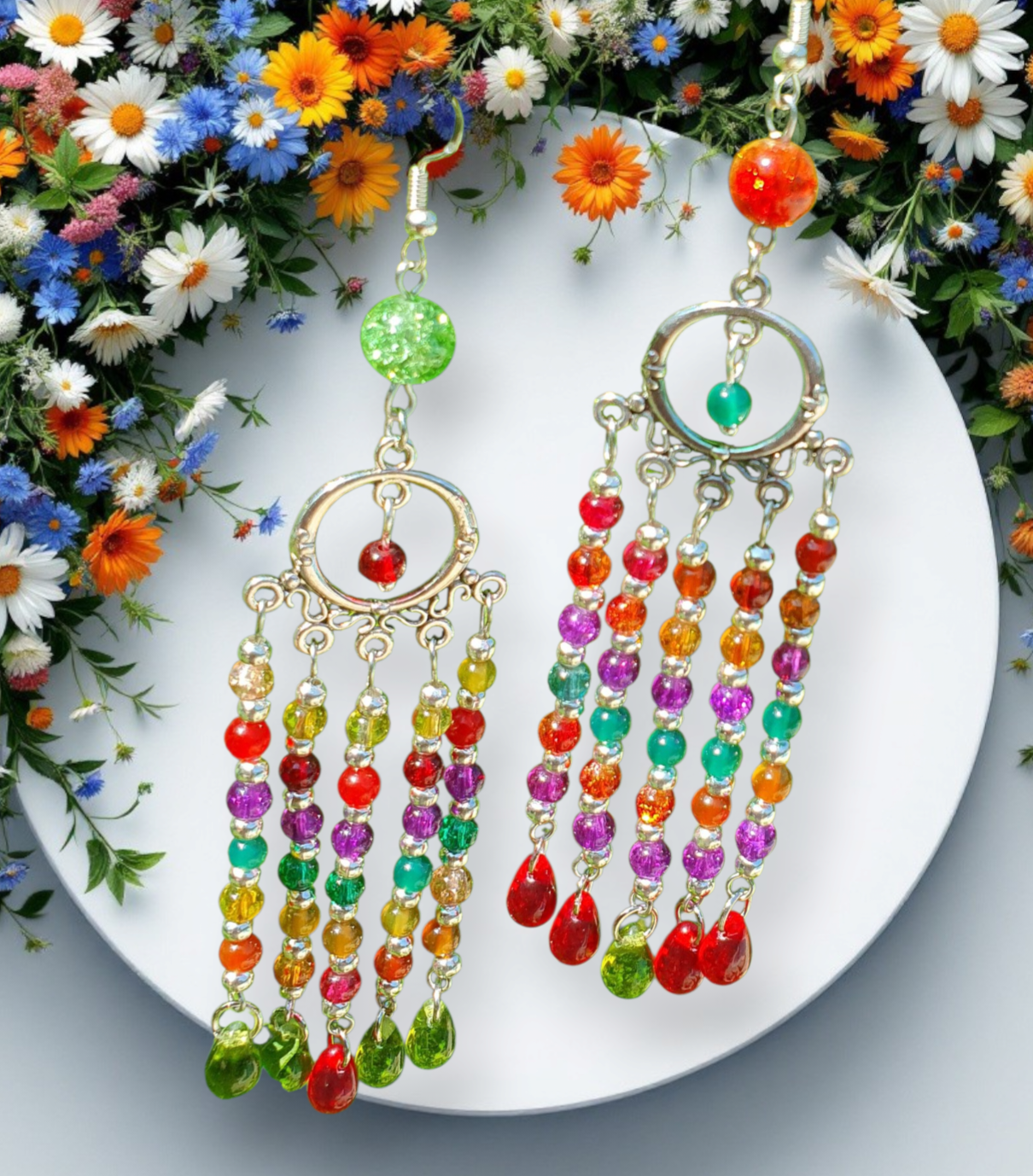 💃 🌈 BOHÊME MULTICOLORES 🌈💃 Longues boucles d&#39;oreilles en acier inoxydable. Perles et gouttes en verre multicolore. Légères à porter. Fait main. Modèle unique.