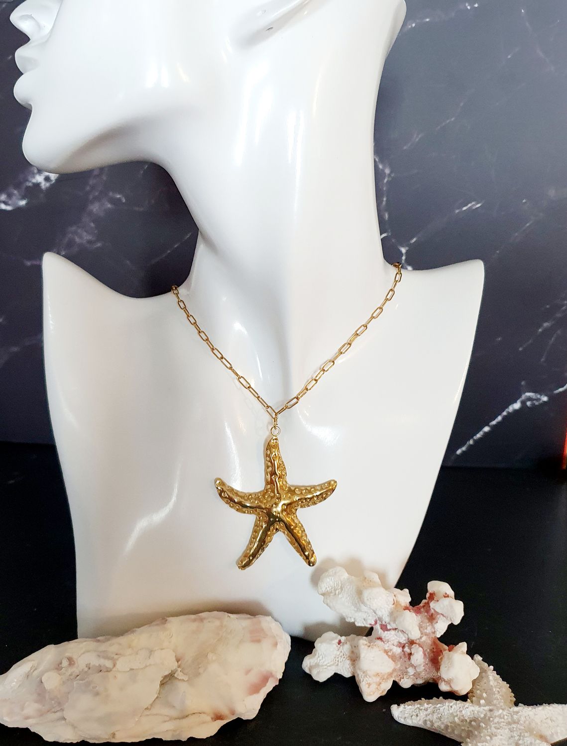 ⭐️🌊 Superbe collier Étoile de mer ⭐️🌊 Acier doré inoxydable. Long. de la chaînette 45cm + 5cm chaînette de confort. À assortir avec les boucles d&#39;oreilles Réf:2183( voir photo) 📸 Création unique.
