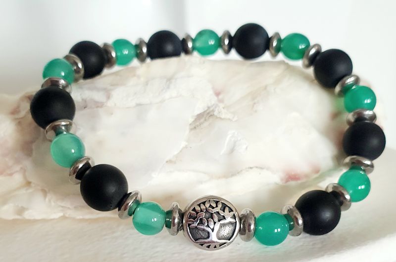 🙏POSITIVITÉ/ESTIME DE SOI/INTUITION 🙏 Bracelet extensible T.17,5cm (Personnalisable) Perles en ONYX VERT/NOIR MAT.  Perle cache-noeud Arbre de vie. Fait main. Exemplaire unique.