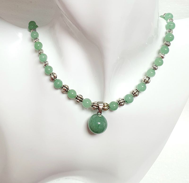 💚 Très beau Ras de Cou 40cm/45cm en acier inoxydable. Perles et pendentif sphère en véritable Aventurine verte de haute qualité🙏 ANTI-STRESS/ÉQUILIBRE/CONFIANCE EN SOI🙏 Fait main. Modèle unique