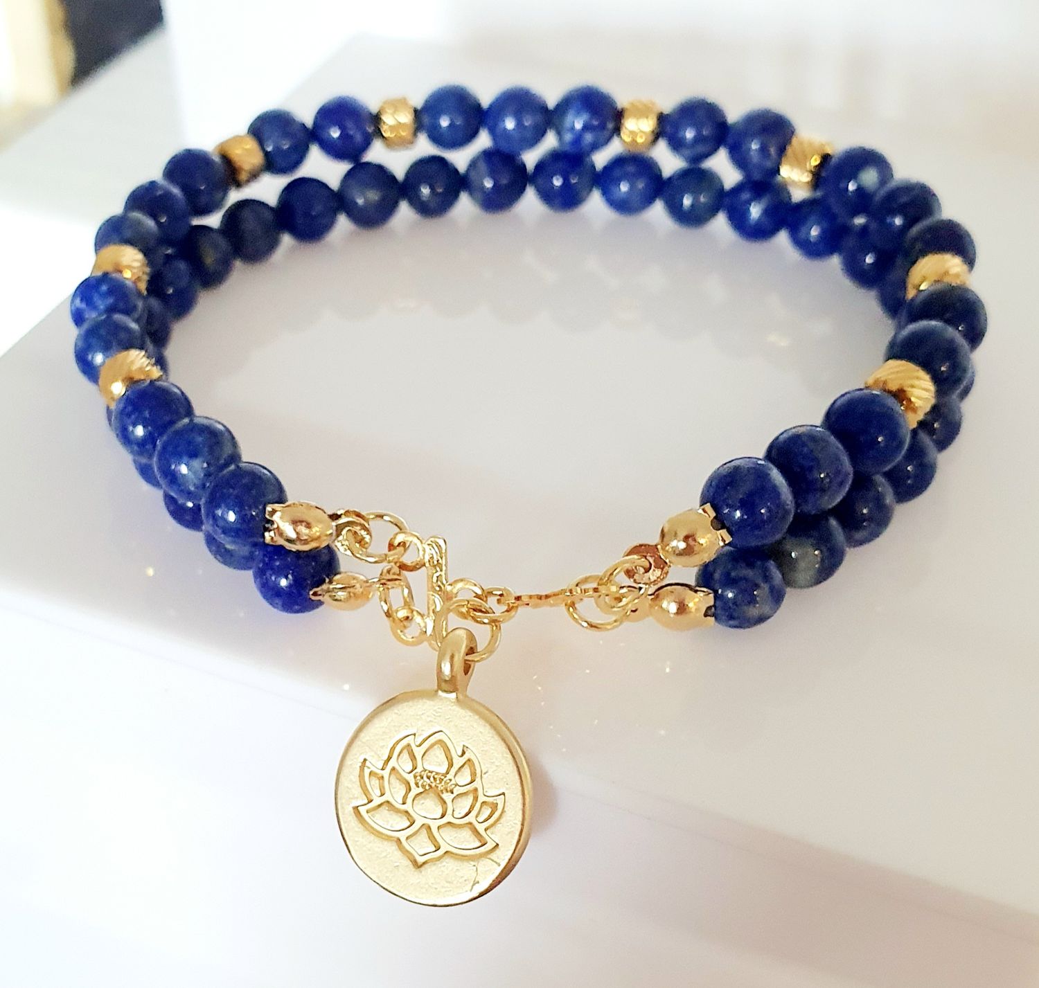 💙 Magnifique double bracelet extensible Homme/mixte Taille:XL 21cm (Personnalisable) Perles 6mm en LAPIS-LAZULI Grade 5A. Médaillon doré Lotus symbole de Force Renaissance et résilience. Fait main.