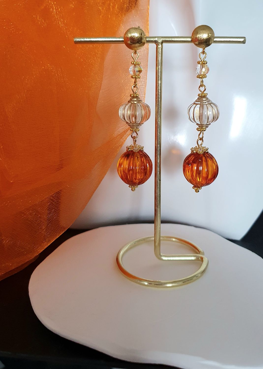 🎃🍁 Automnales🍁🎃 Ravissantes boucles d&#39;oreilles petites citrouilles ambre et champagne. Un joli clin d&#39;œil à l&#39;Automne 😉🍂 Boutons d&#39;oreilles dorés à l&#39;or fin 24K Premium. Création artisanale.