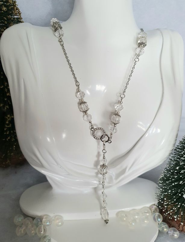 🌟🎊 NOUVEAU! Collier 40cm à porter avec ou sans le long pendentif. Perles en verre craquelées et cristal facettées. Entièrement fait main. Parure disponible voir 3e photo. Exemplaire unique.