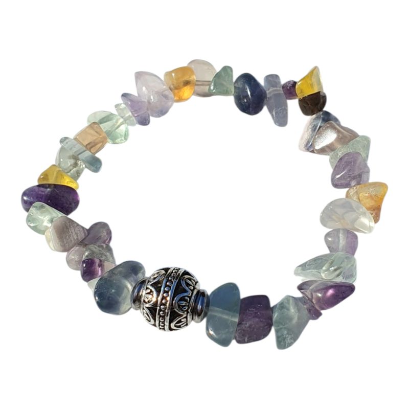 💜 FLUORITE 💚 Bracelet extensible T.standard 18,5cm Chips de Fluorite. Perle tibétaine et bicones en acier inoxydable. Création artisanale. Modèle unique.