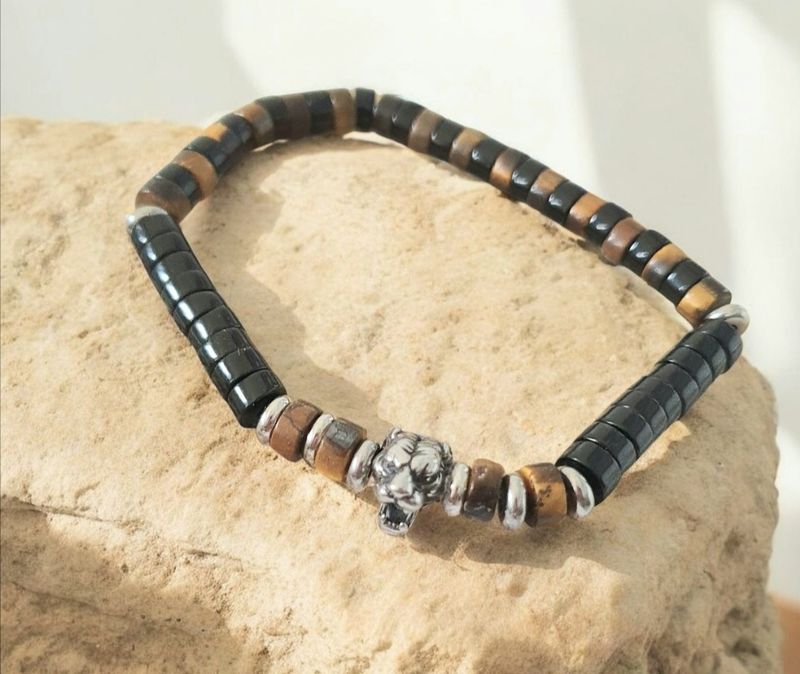 Bracelet extensible Homme/mixte T.19,5cm (Personnalisable) Perles heishis ONYX/ŒIL de TIGRE🙏Synergie dynamique de FORCE et PROTECTION offrant une STABILITÉ ÉMOTIONNELLE🙏 Tête de tigre. Fait main.