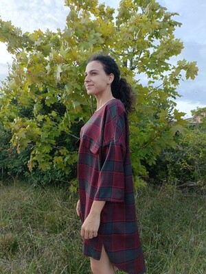 Robe rouge à carreaux