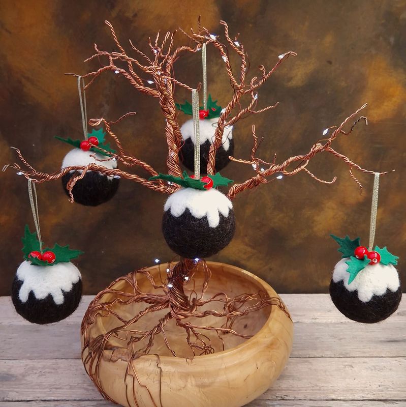 Christmas Pudding Baubles Needle-felted Christmas pudding bauble with fleece topping, felt holly leaves, red bead berries, and ribbon hanger.