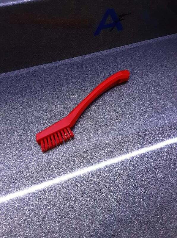 Vikan stiff detail brush red