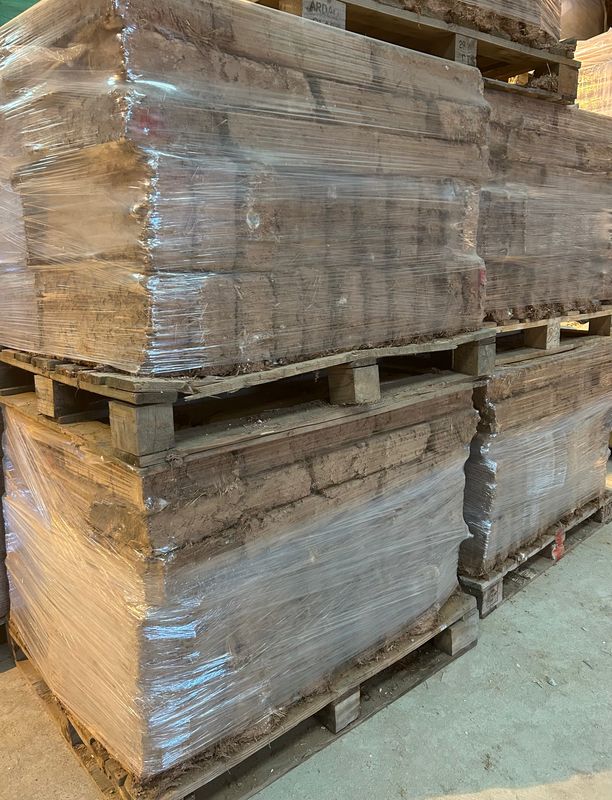 Red Devon Cob Blocks (74 Blocks) per pallet