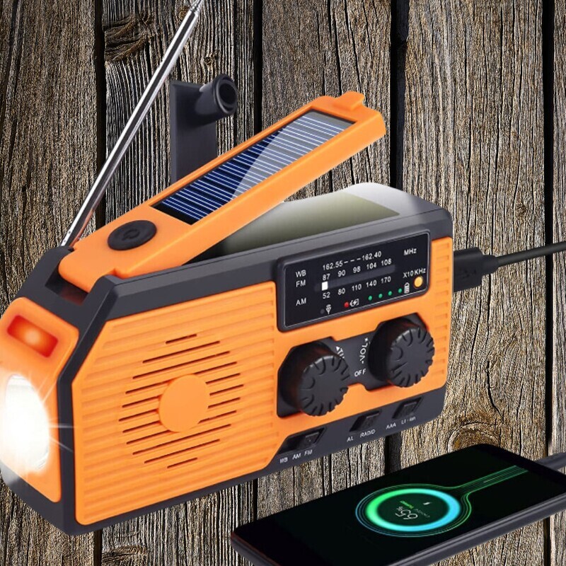 Radio con cargador de emergencia para móvil