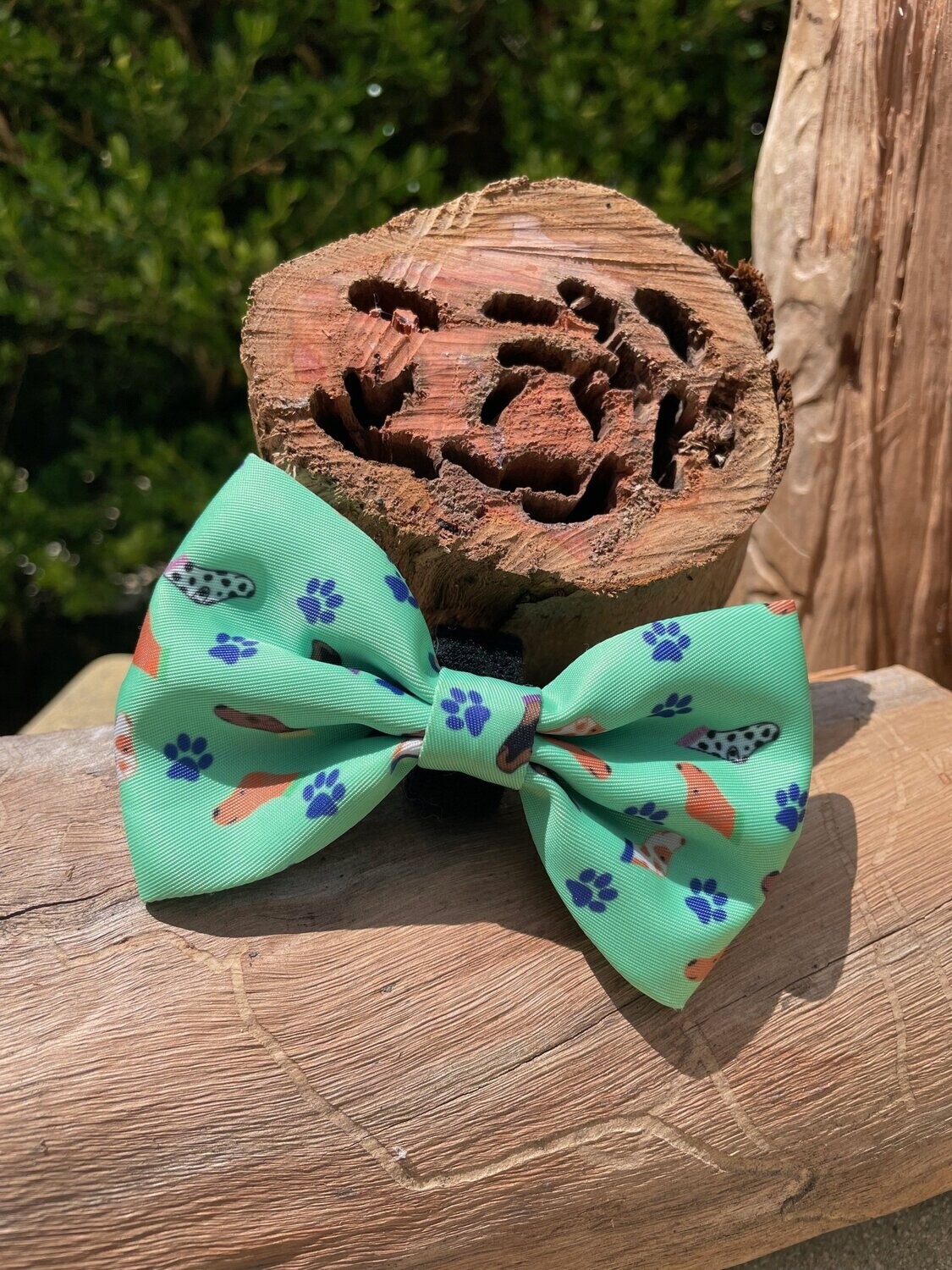 "Thumb Dogs" Bow tie