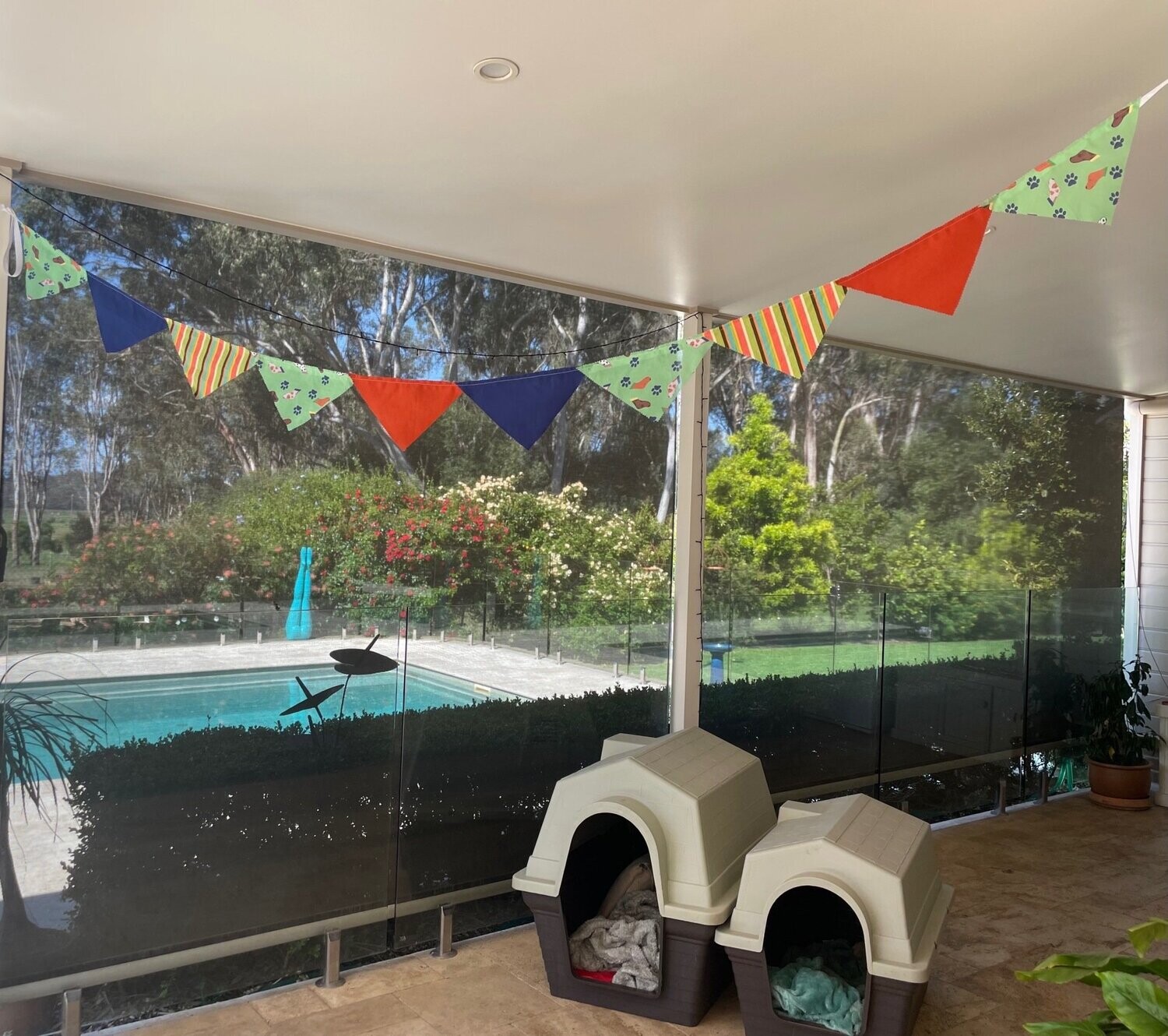 Thumb Dogs Bunting