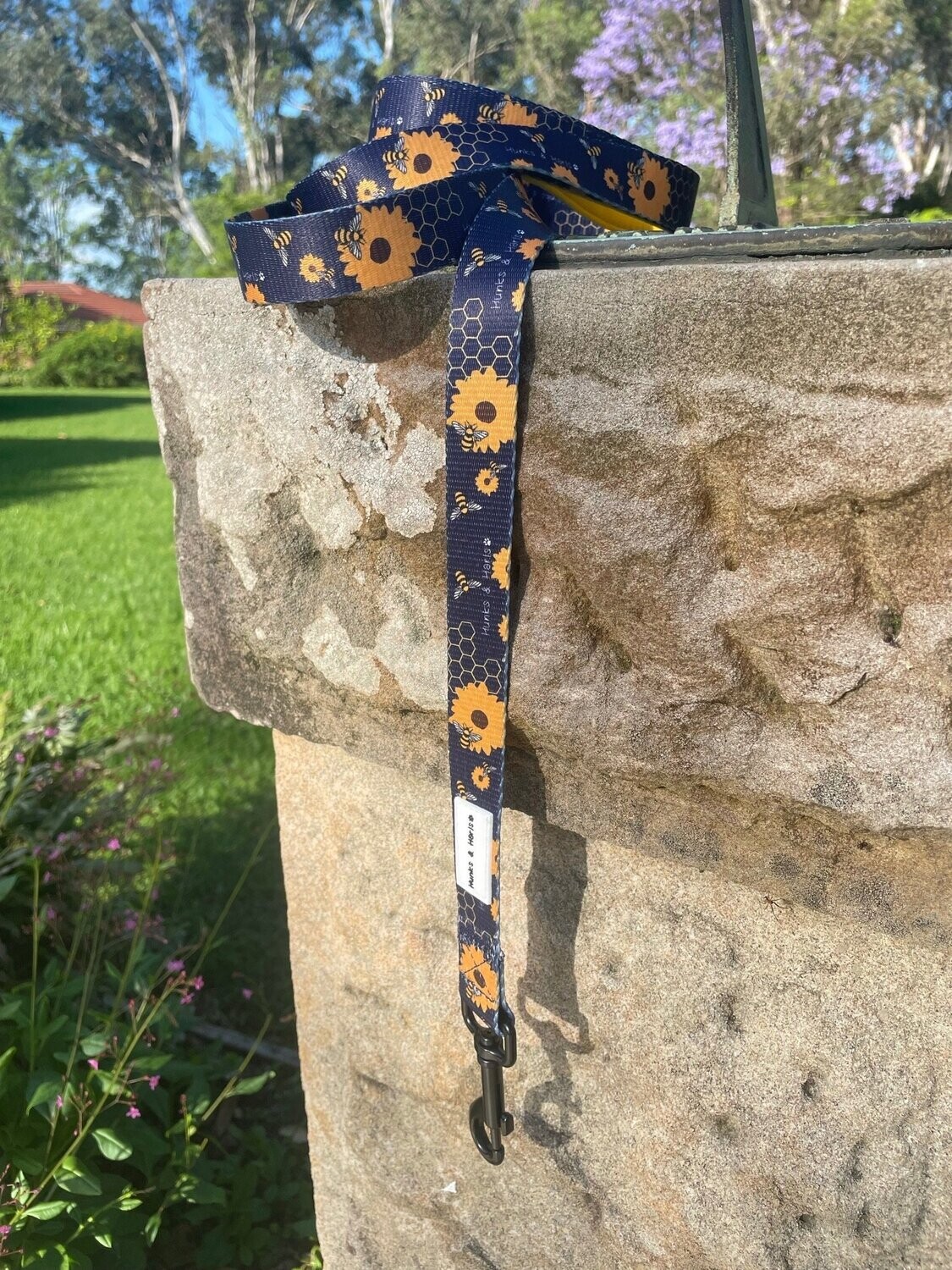 "Bee Free" Leash