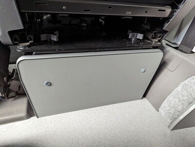 Driver’s Seat Cover for VW Crafter – Battery Hider with R&amp;J Swivel Fit