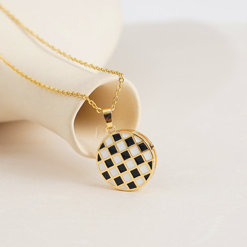 Checkerboard Fashion Circle Necklace