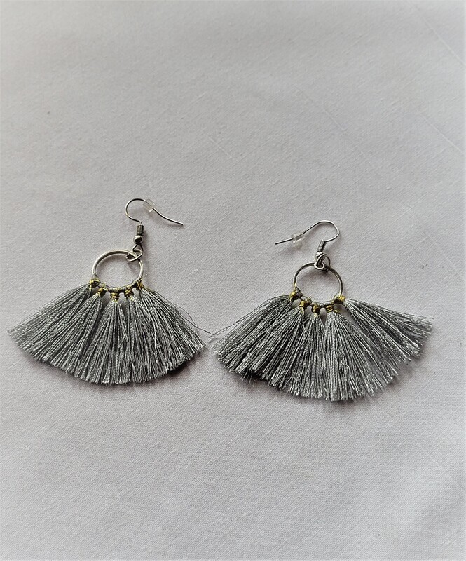 Five Tassel Earring Grey