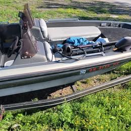 1988 Quester Bass Boat