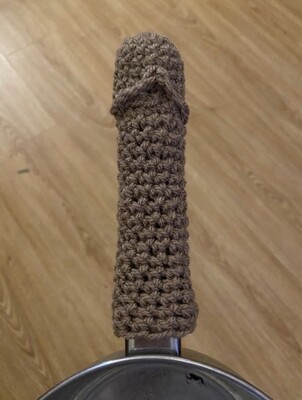 Novelty crochet pan handle