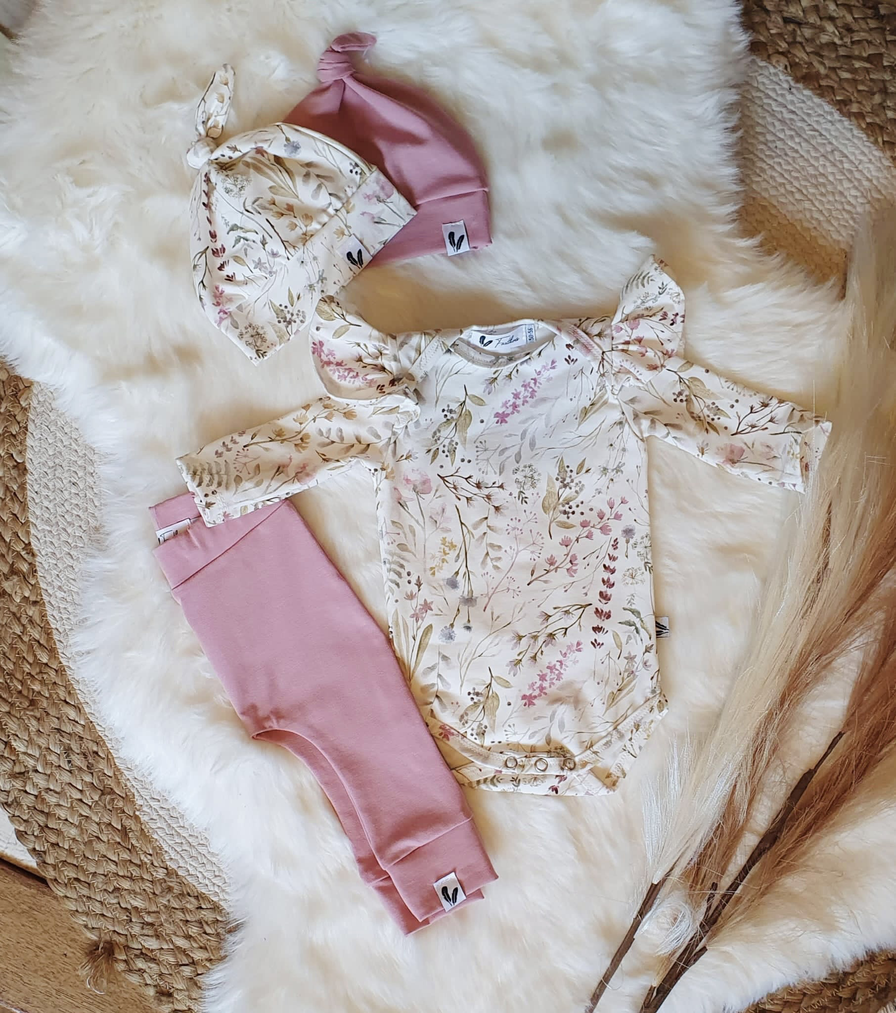 Knoopmutsje nature leaves