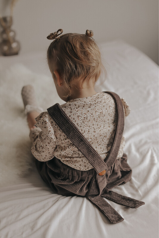 Look pinafore flowerbomb