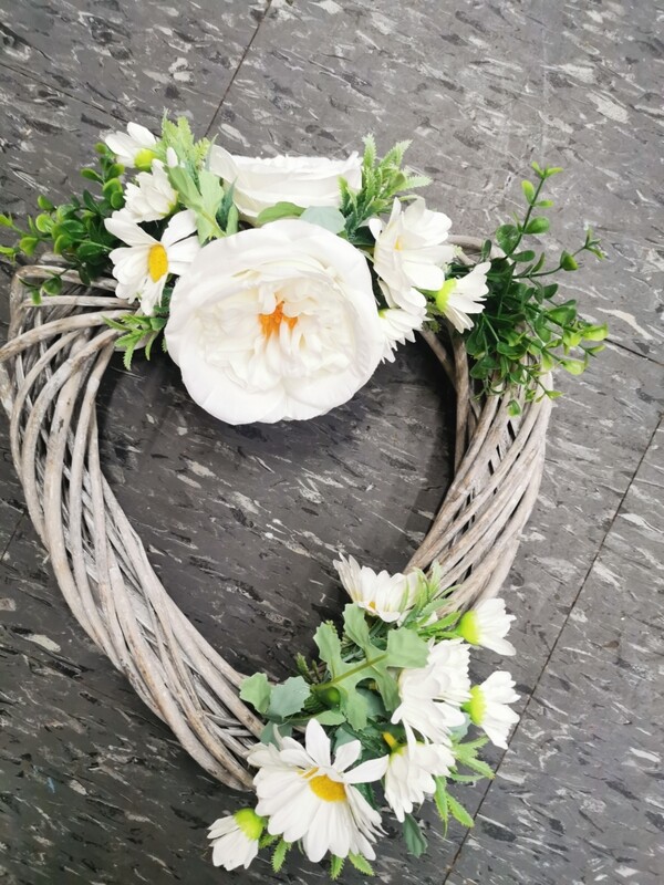 White David Austin Rose Daisy Wreath