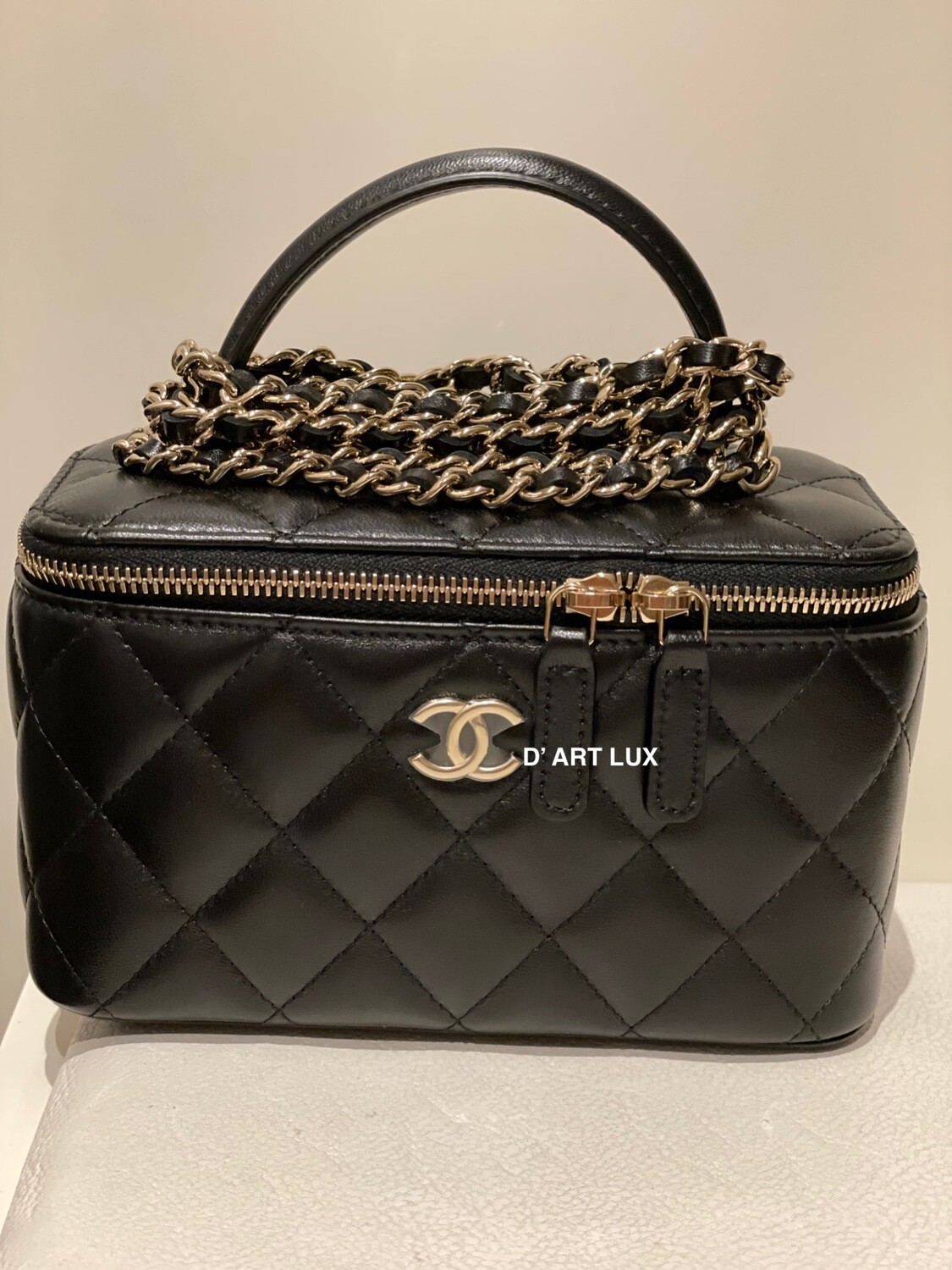 CHANEL Top Handle Vanity Case in Black
