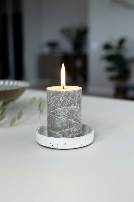 Shea Pillar Candle 6,7 x 10 cm “Khaki” in gift box