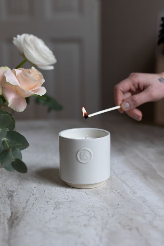 "ALMA" Scented candle in ceramic cup 7.9 x 7.9 cm - White in gift box