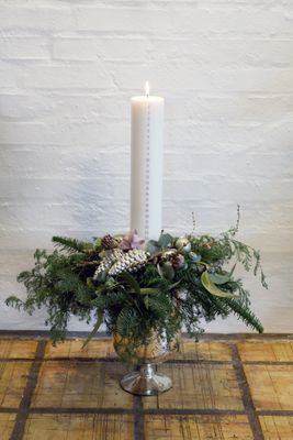 Calendar pillar candle 6.7 x 25 cm white 100% pure stearin w. silver print 1-24